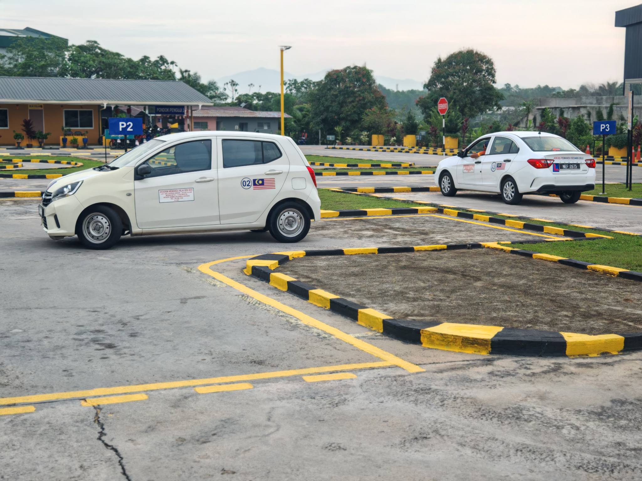 Proton Saga di litar latihan AMN Nilai